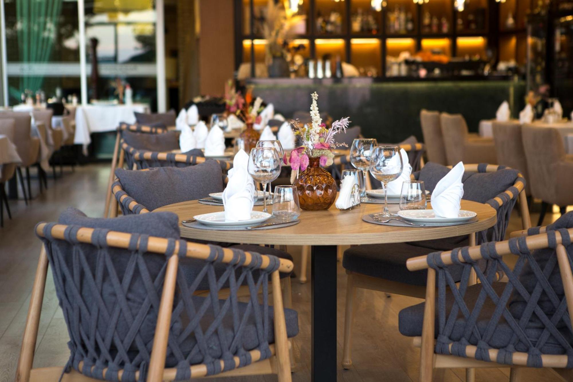 Albanian Star Hotel Kryemedhej Ngoại thất bức ảnh